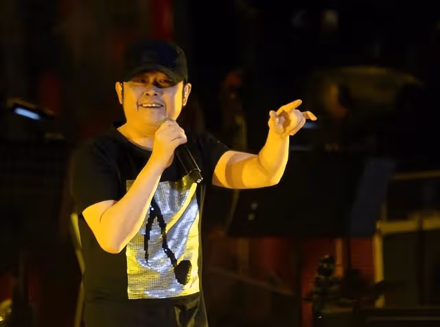 譚詠麟喊話刀郎:為何不計劃來香港開演唱會?刀郎九字回復超搞笑