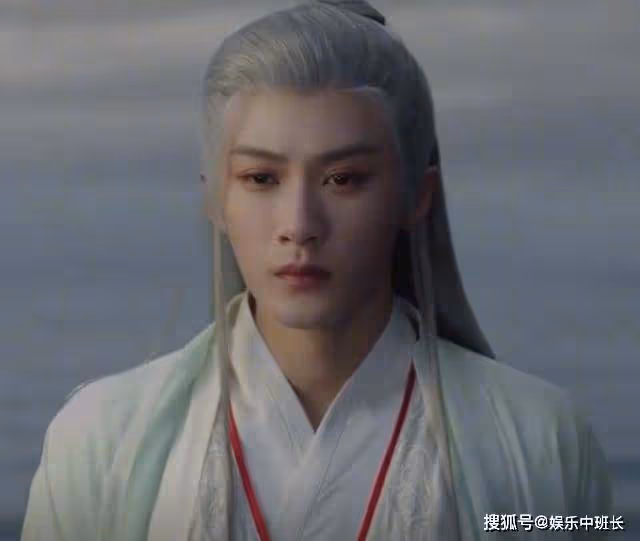 《長相思》相柳死前親吻小夭,醒來後卻抹去所有記憶,小夭哭到崩潰