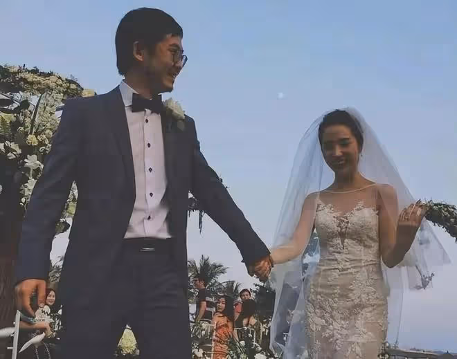 恭喜!網紅張大奕官宣懷孕,初期還熬夜喝酒,否認和蔣凡生子傳聞