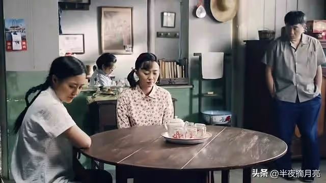 女兒考上985,父親氣急敗壞掀翻桌,弟弟:錢都是我的,不准用