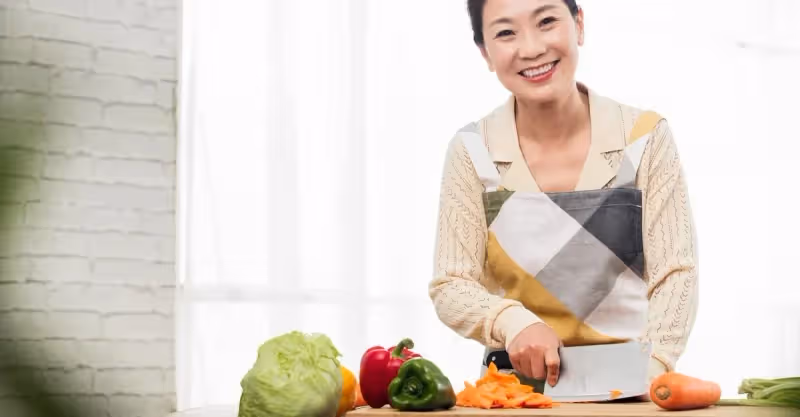 親家母穿金戴銀，兒子讓我給他還房貸，我怒懟：一分不出