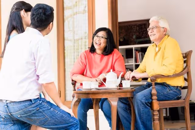 親家母穿金戴銀，兒子讓我給他還房貸，我怒懟：一分不出