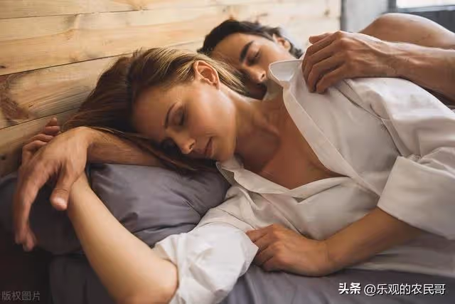 我和異性保持過一段曖昧關係,糾結到底要不要告訴老公