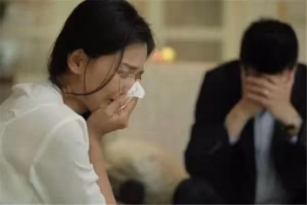 「生女兒不配上桌」我一耳光把婆婆打下桌:沒聽見小姑子說的話嗎