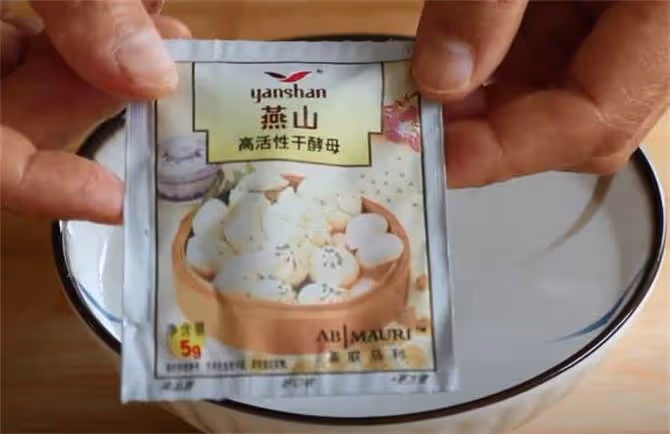 夏天發麵蒸饅頭,很多人都做錯了,教你正確做法,饅頭雪白又鬆軟