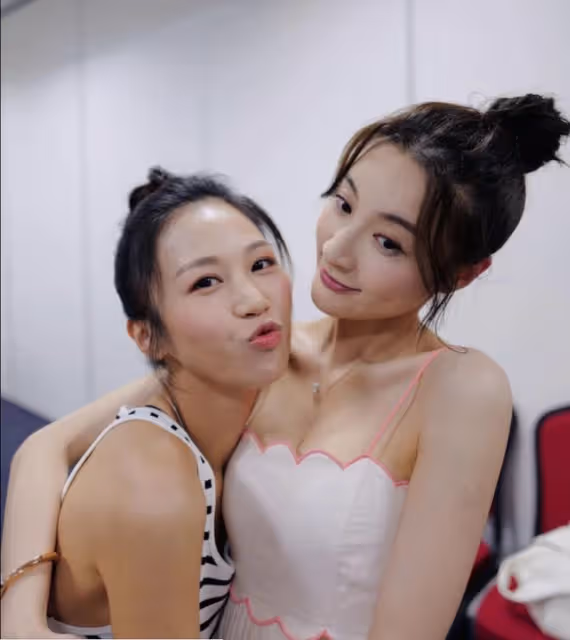 關係好!TVB上位小花趴林夏薇心口!激動發文:打我都不放手嫁