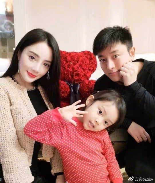 李小璐和10歲女兒跳爵士,甜馨舞技不輸媽媽,被贊比小S女兒跳得好