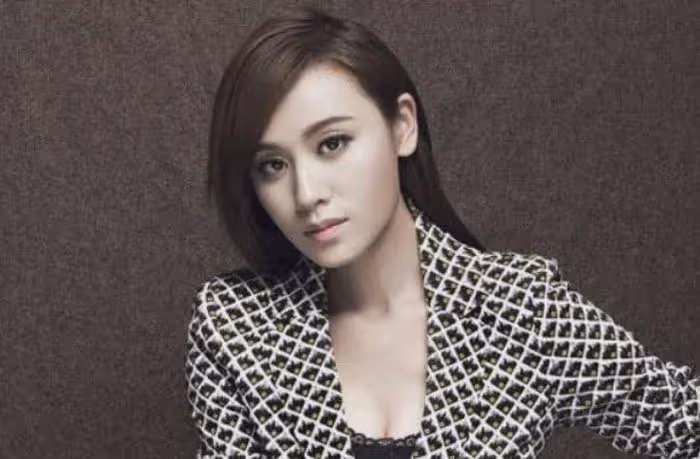 她23歲嫁冠軍,四年生一雙可愛兒女,與婆婆當「姐妹」,讓人羨慕