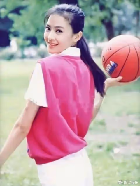 「最美婉君」:與丈夫戀愛10年,生一雙兒女,今58歲的她怎樣了?