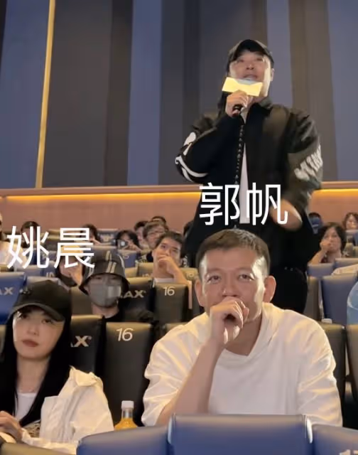 陳思誠現身佟麗婭新片首映,甜喊丫丫贊其漂亮有演技,自稱看哭了