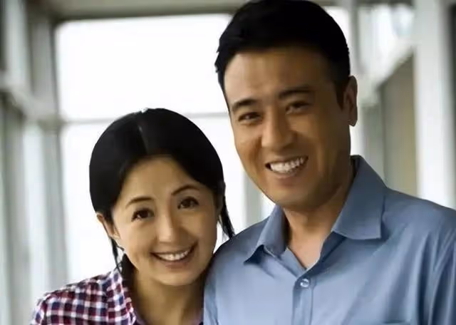 於和偉：吃大姐母乳長大，五姐供他讀大學.成名後給姐姐們買房