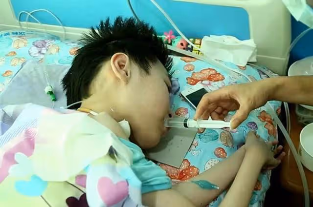 姐弟相繼患「漸凍症」：13歲女兒寫遺書，父親想自殺，後來怎樣