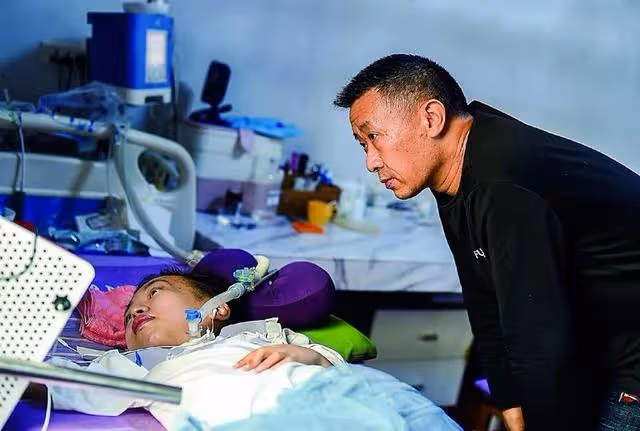 姐弟相繼患「漸凍症」：13歲女兒寫遺書，父親想自殺，後來怎樣