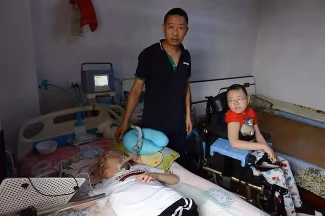 姐弟相繼患「漸凍症」：13歲女兒寫遺書，父親想自殺，後來怎樣