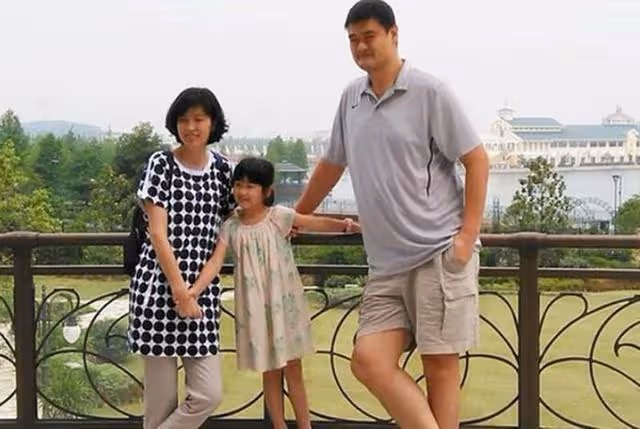 回顧印度8歲男童身高1米98,長大後想打籃球,他為啥能長這麼高