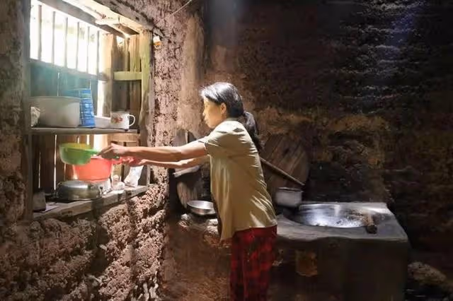 回顧人大學霸伍繼紅:失業,結了兩次婚,生了6個娃,淪為低保戶