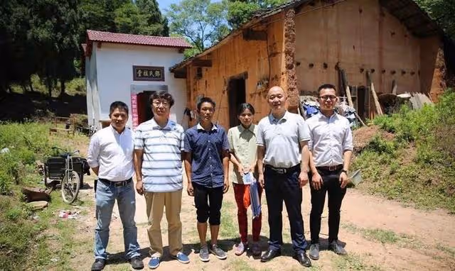 回顧人大學霸伍繼紅:失業,結了兩次婚,生了6個娃,淪為低保戶