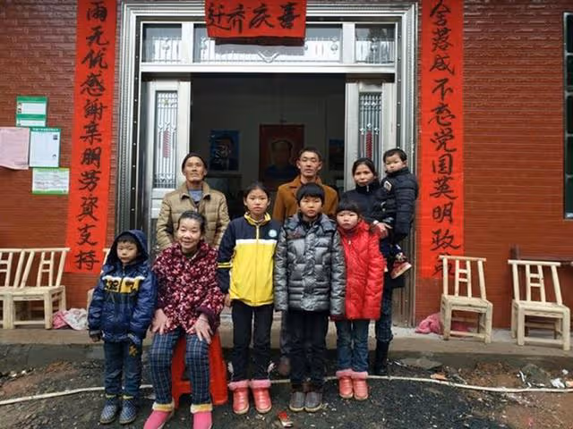 回顧人大學霸伍繼紅:失業,結了兩次婚,生了6個娃,淪為低保戶