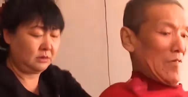 母親的一句臨終囑託,讓她至今55歲仍未嫁人,照顧癱瘓哥哥40年