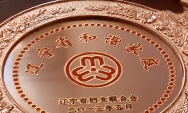 母親的一句臨終囑託,讓她至今55歲仍未嫁人,照顧癱瘓哥哥40年