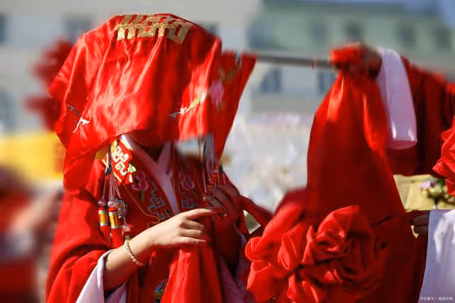 回顧75歲大爺投奔獨女,女兒讓父親住豬圈,老人臨終願望:吃頓肉