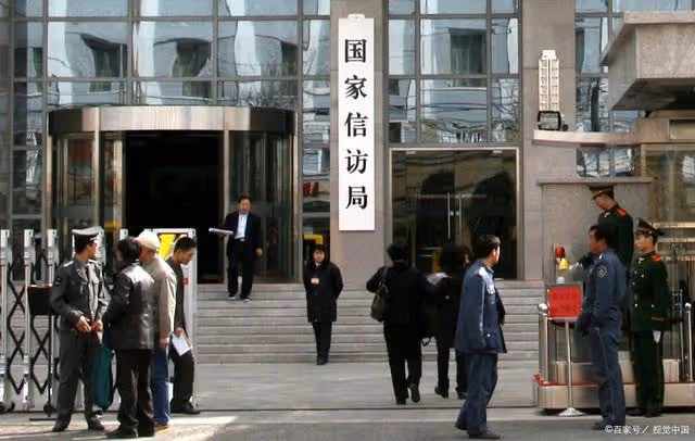 回顧75歲大爺投奔獨女,女兒讓父親住豬圈,老人臨終願望:吃頓肉