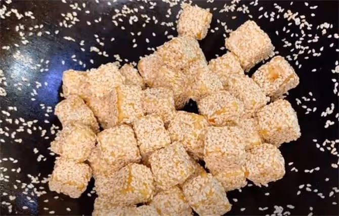 喜歡吃拔絲芋頭一定要收藏,教你特色做法,香甜酥脆,一盤不夠吃~