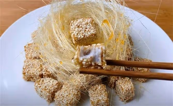 喜歡吃拔絲芋頭一定要收藏,教你特色做法,香甜酥脆,一盤不夠吃~