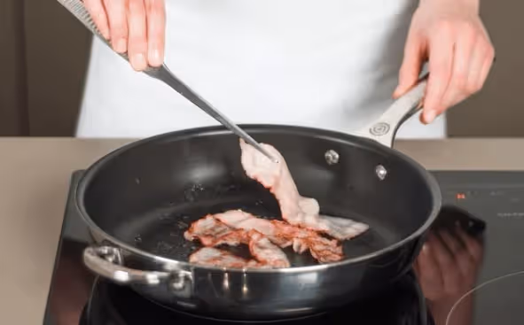 為什麼大家很少吃「烤雞蛋」啊!是這道培根烤雞蛋還不夠香嗎~