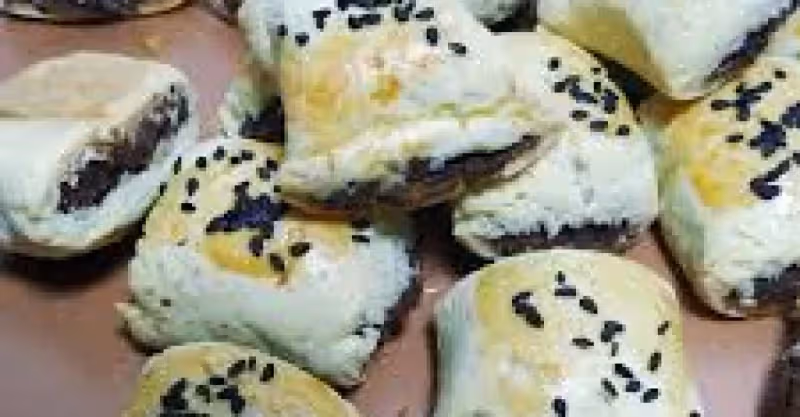 豆沙一口酥，餡料豐富，香甜細膩，一出爐就餓了~