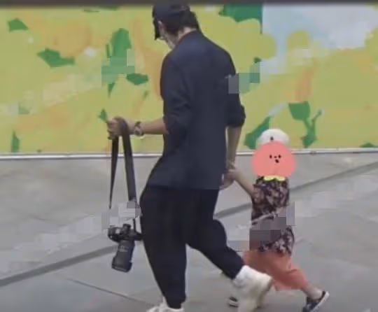 陳坤被曝有三娃,帶倆小男孩外出逛商場,大兒子親媽身份至今成謎