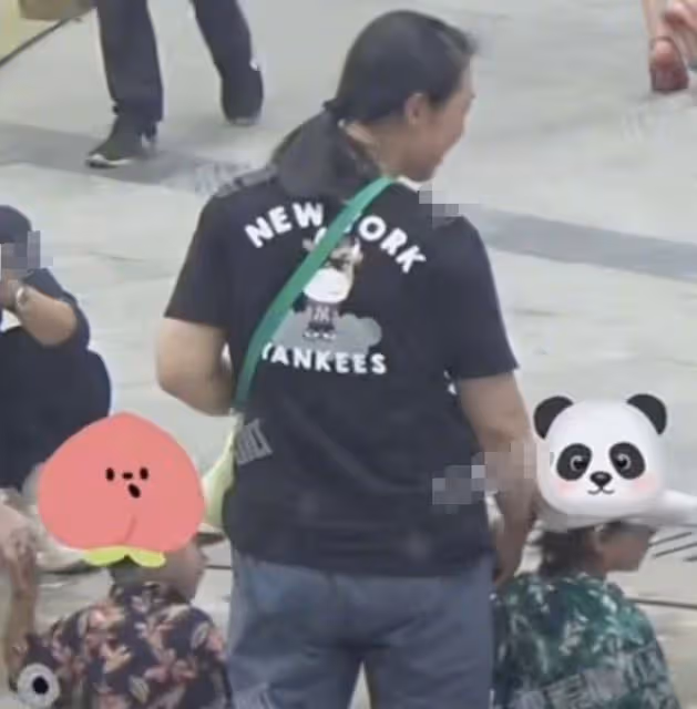 陳坤被曝有三娃,帶倆小男孩外出逛商場,大兒子親媽身份至今成謎