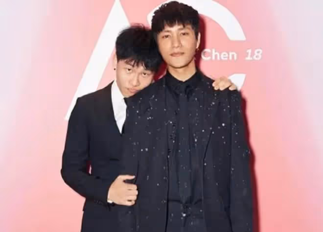 陳坤被曝有三娃,帶倆小男孩外出逛商場,大兒子親媽身份至今成謎