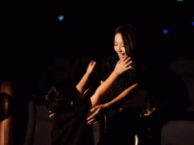 陳思誠看佟麗婭新片首映，被丫丫演技感動流淚，當面提兒子好溫馨