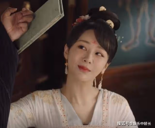 《長相思》相柳為救小夭漏出原型,辰榮馨悅當場嚇暈,小夭親吻額頭