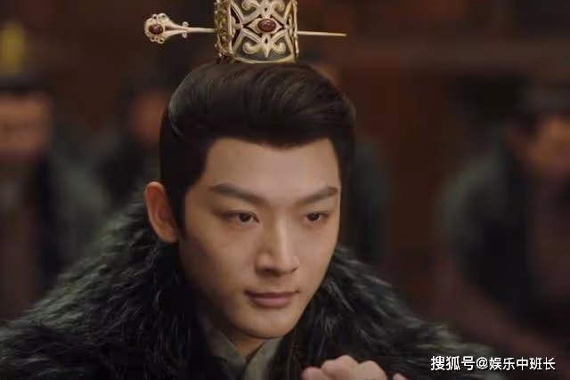 《長相思》相柳為救小夭漏出原型,辰榮馨悅當場嚇暈,小夭親吻額頭