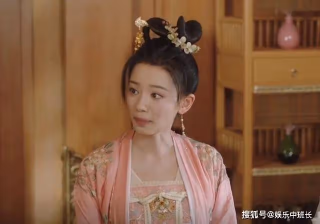 《長相思》相柳為救小夭漏出原型,辰榮馨悅當場嚇暈,小夭親吻額頭