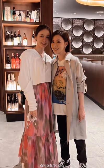 林峯老婆曬一家三口旅行照,佘詩曼驚喜出鏡,小Luna露正臉像爸爸