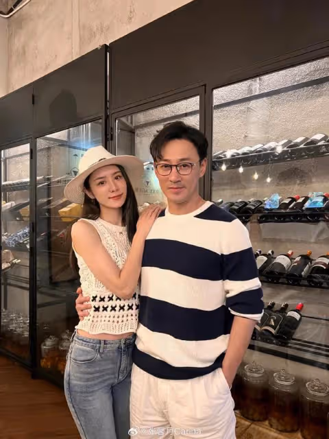 林峯老婆曬一家三口旅行照,佘詩曼驚喜出鏡,小Luna露正臉像爸爸