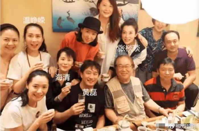出道20多年不溫不火,卻與初戀從校園到婚紗,生下可愛寶寶幸福至今