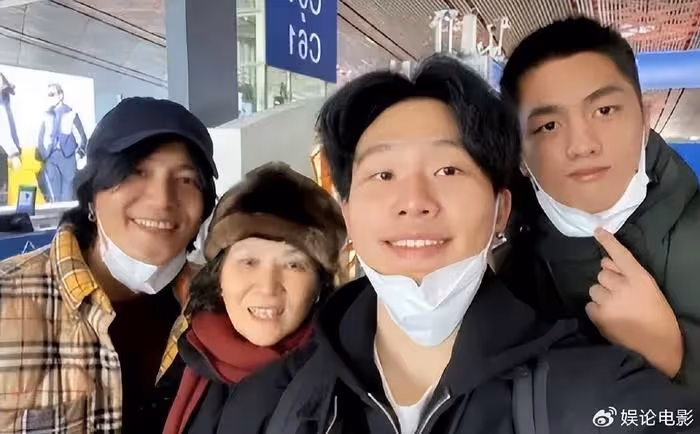 狗仔曝陳坤又添孩子，陳坤回應和周迅是死黨沒結婚，兒子只有一個