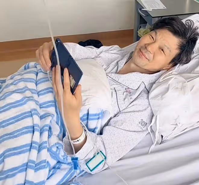 主持人李彬患病多年罕露面!與朋友慶生心情好,臉部仍浮腫明顯