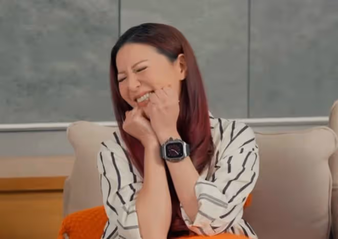 47歲滕麗名罕秀恩愛！甜笑談與富商老公相戀過程，贊對方情緒穩定