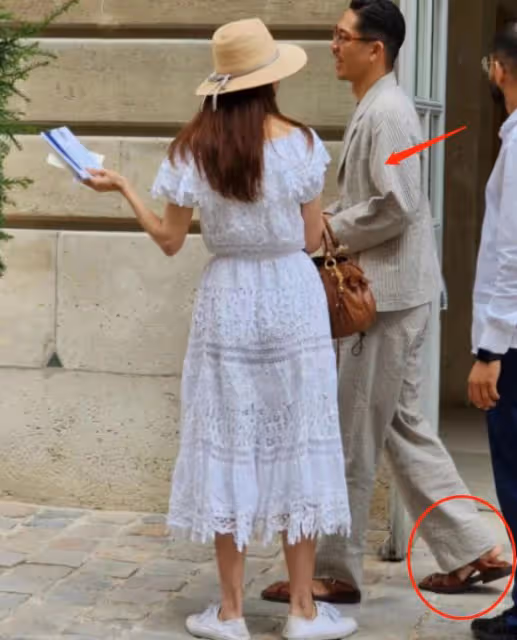 林志玲否認家暴，與丈夫游凡爾賽宮背舊包主動示好，雙腿暴露年齡