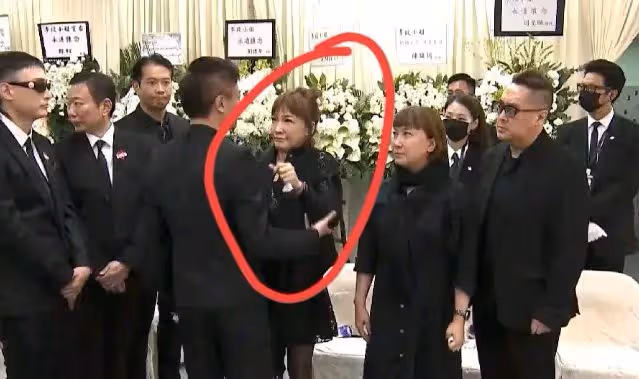 李玟葬禮醜態百出：二姐發瘋，丈夫摟美女，蕭亞軒暈倒，繼女大笑