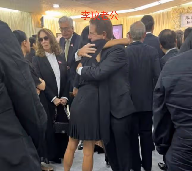 李玟葬禮醜態百出：二姐發瘋，丈夫摟美女，蕭亞軒暈倒，繼女大笑
