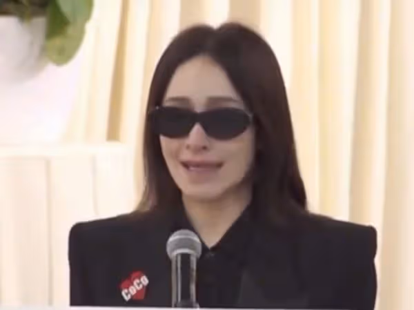 李玟葬禮醜態百出：二姐發瘋，丈夫摟美女，蕭亞軒暈倒，繼女大笑