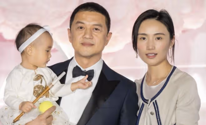 毀三觀！曝李亞鵬利用李嫣向王菲要錢，疑遭對方扇耳光，網友：該
