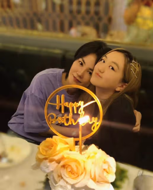 王菲攜女兒回國唱KTV！剪短髮瘦得驚人，李嫣打扮成熟神似媽媽