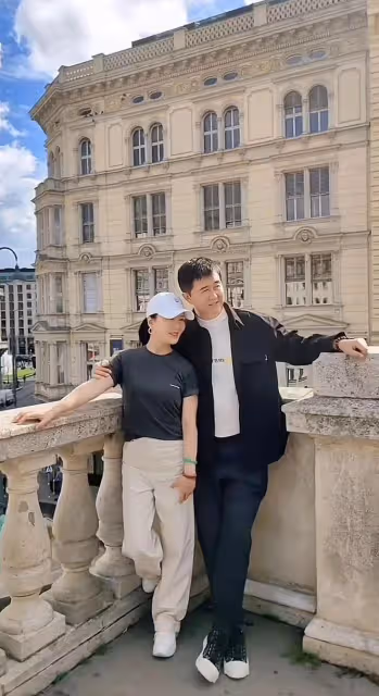 付笛生一家到奧地利!任靜穿千元衣身材豐腴,退休四處旅遊太瀟灑